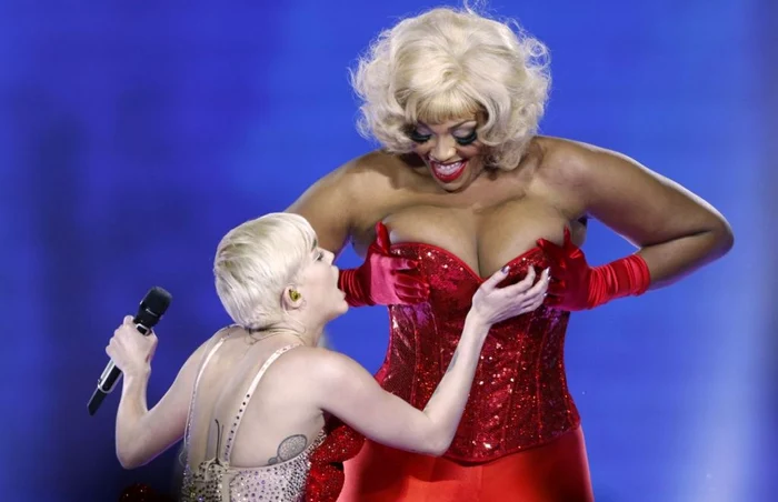 Miley Cyrus şochează cu fiecare apariţie, iar părinţii sunt nemulţumiţi de ceea ce promovează acum fosta vedetă Disney FOTO Reuters