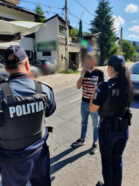 Şoferii drogaţi au fost prinşi la volan în timpul unei acţiuni organizate la Azuga de poliţia rutieră FOTO IJP Prahova