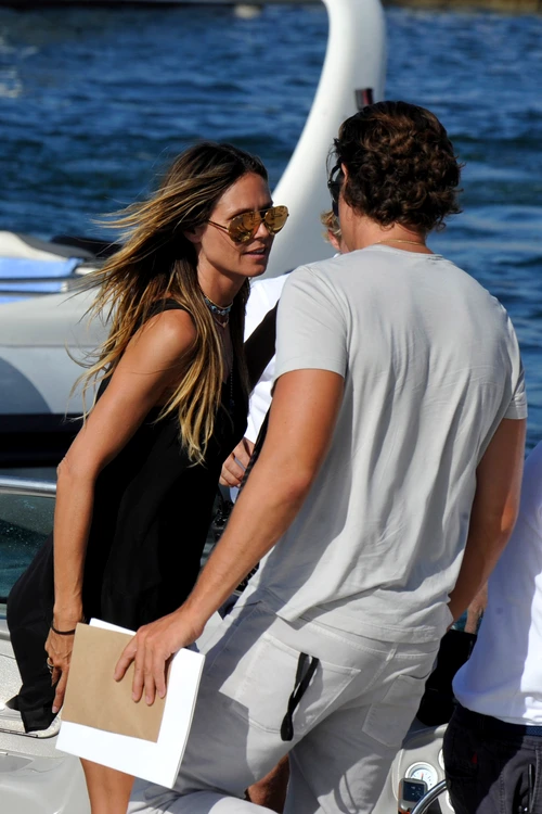Celebrity saiting in Saint Tropez jpeg