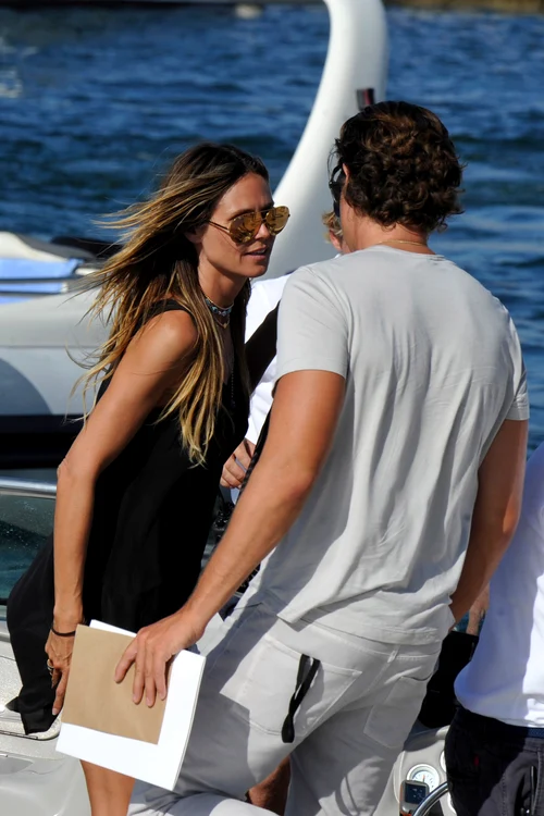 Celebrity saiting  in Saint Tropez  jpeg