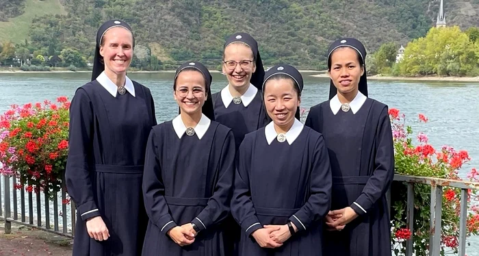 Olivia Lukaszewicz (sânga), alături de surorile din congregație. Foto The Catholic Weekly