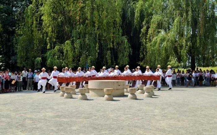 Festivalul RomânIA Autentică se desfăşoară la Târgu Jiu, Hobiţa şi Iaşi                              FOTO: https://www.facebook.com/www.romaniaautentica.ro/