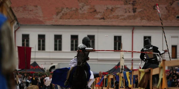Cavalerii vor face spectacol alătruri de caii lor