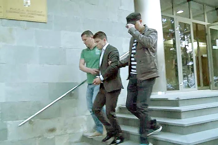 Mirele a fost săltat de poliţişti în timp ce făcea nota de plată la restaurant