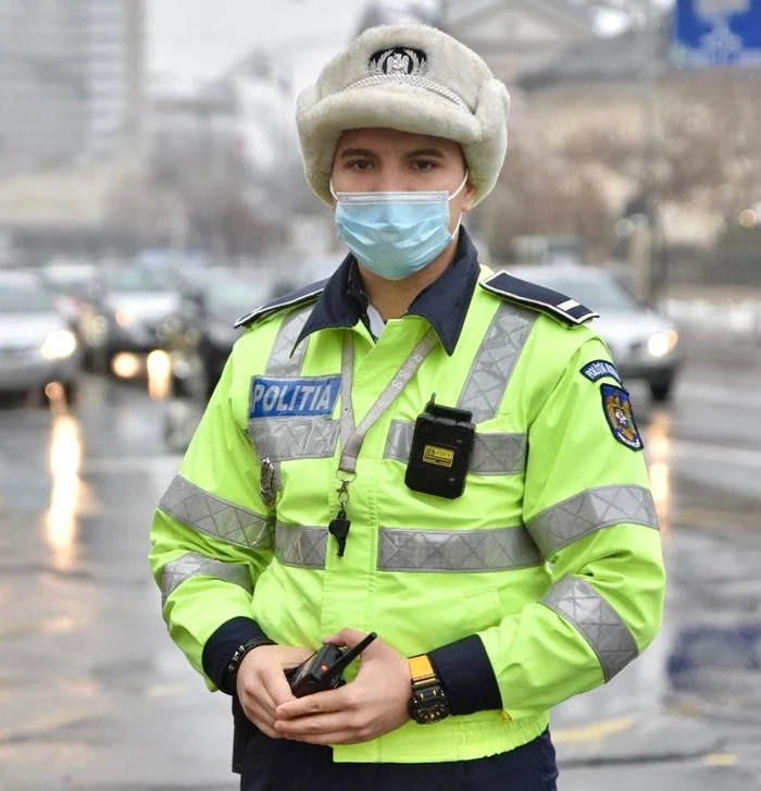 Polițistul Daniel a oprit o șoferiță ca s-o felicite pentru modul cum a procedat în trafic