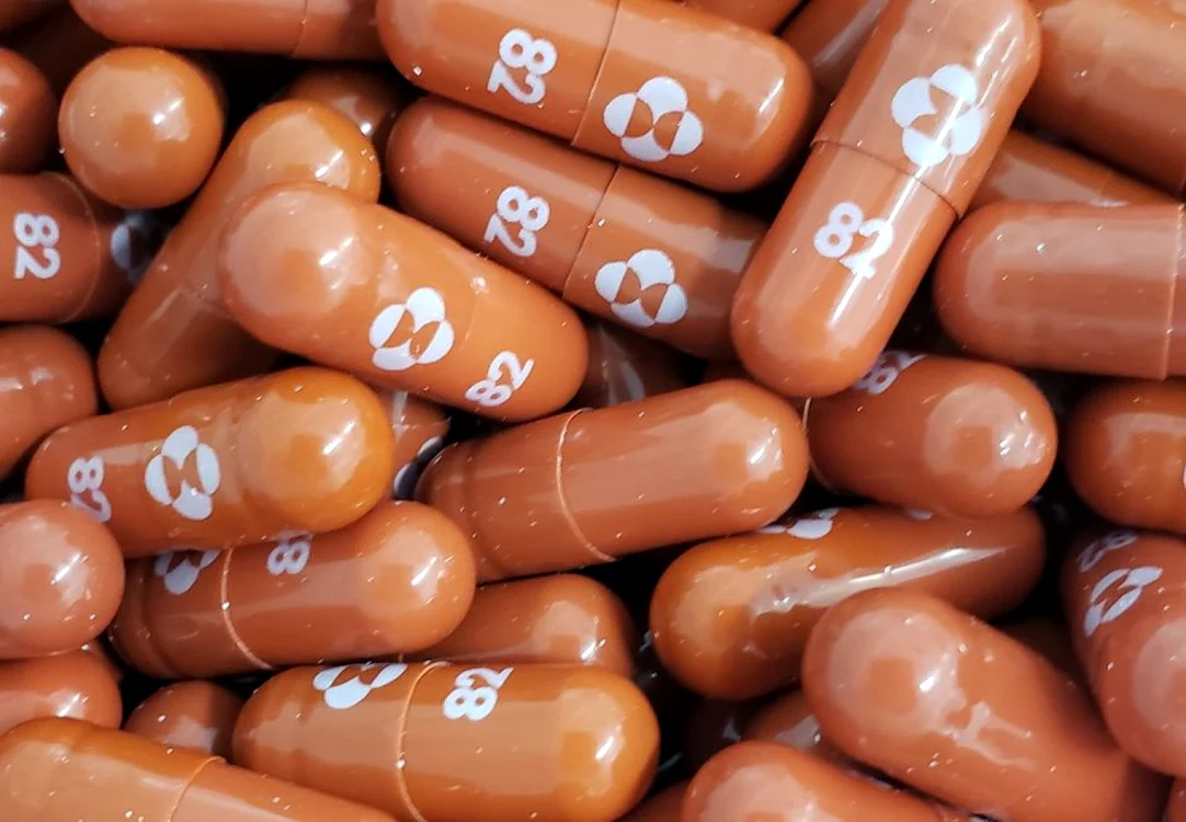 Tratamentul anti-COVID de la Merck se administrează timp de cinci zile, câte două tablete pe zi.  Foto: Reuters