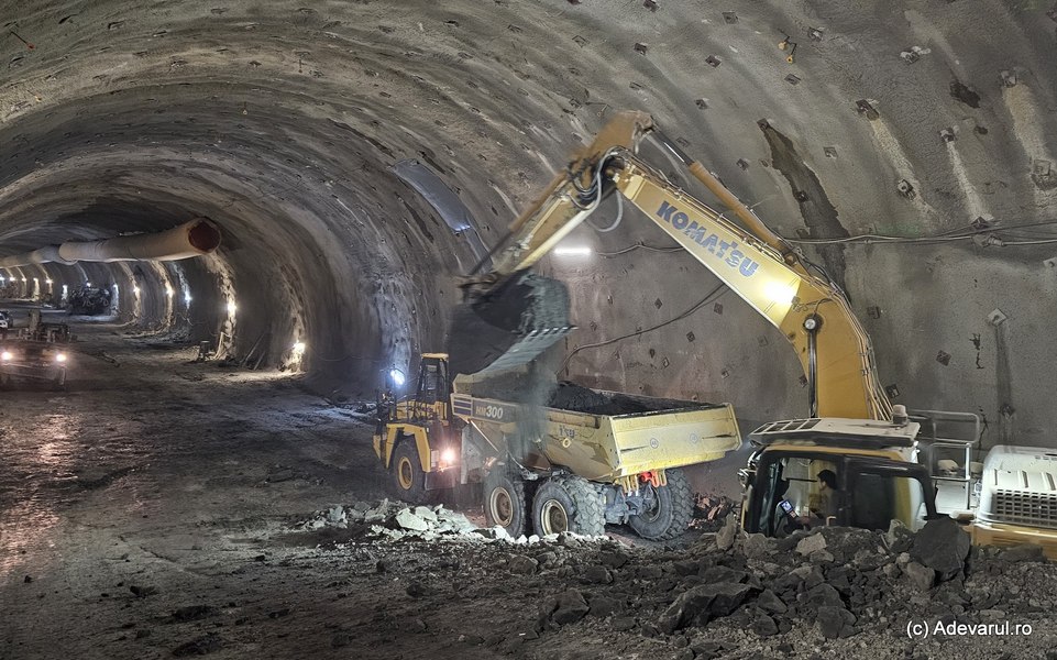Ultimii metri până la străpungerea celui mai mare tunel de autostradă din România. Imagini din șantierul de pe Lugoj–Deva