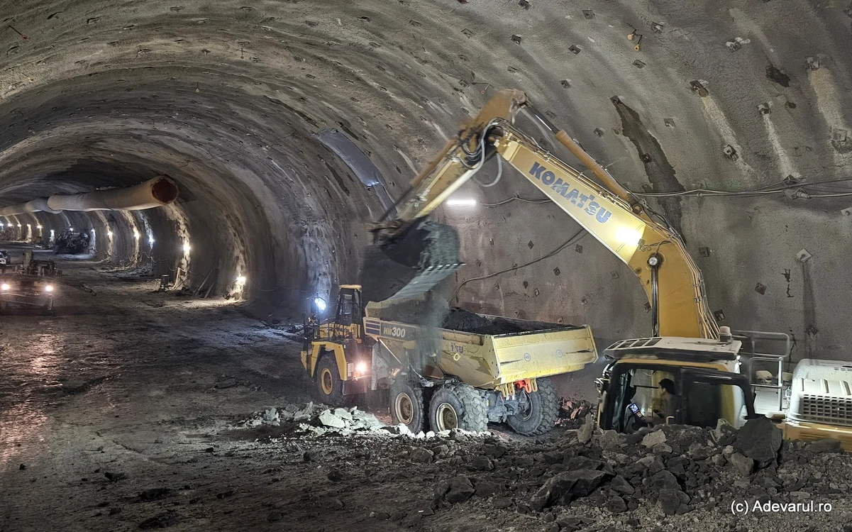 Lucrări pe șantierul A1 Lugoj - Deva. Foto: Daniel Guță. ADEVĂRUL