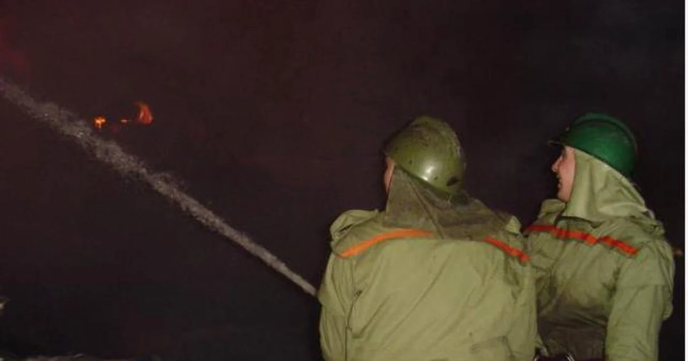 Suceava: Trei gospodării la un pas de a se face scrum din cauza unui scurtcircuit