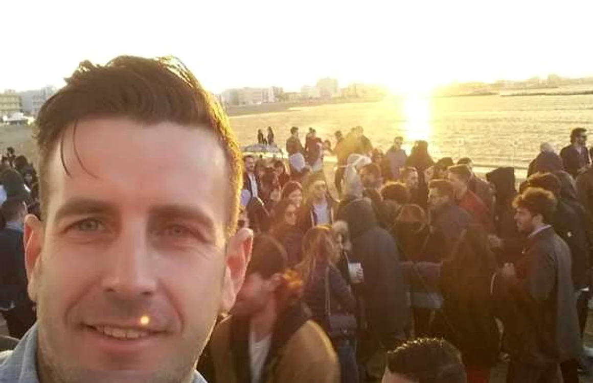 Florin zâmbeşte din toate fotografiile postate. Iubea natura, era o fire veselă, cunoscuţii neputându-şi explica ce l-a determinat să-şi pună capăt vieţii FOTO: Facebook/Florin Strainu