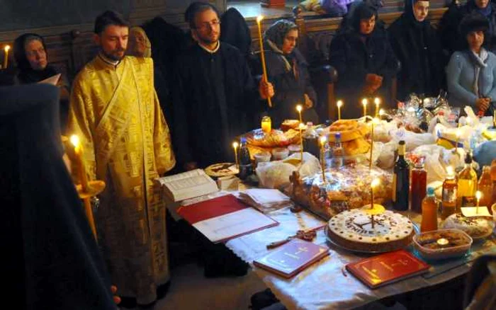 Slujbe de pomenire în toate bisericile FOTO basilica. ro