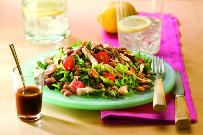 salata pui fasole jpeg