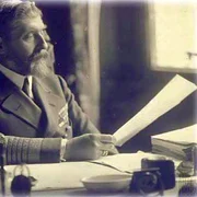 Regele Ferdinand la masa de lucru jpg jpeg