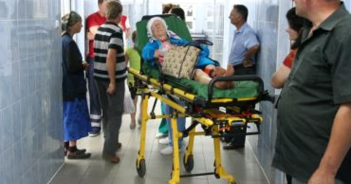 Botoşani: Accidentată în staţia de transport în comun