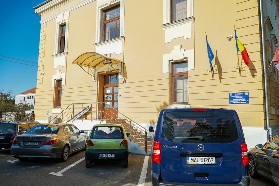 Taxa de protecție la „licitație”, model de șpagă „brevetat” de inspectoare ITM din Bihor. Cum au fost date în vileag