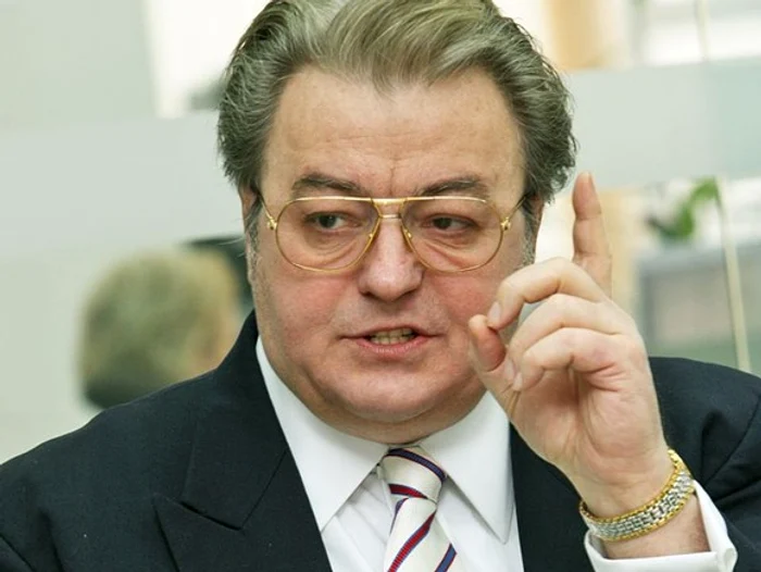 
    Toți cei care vor ziarul lui Corneliu Vadim Tudor pot suna la tipografiefoto: Click!  