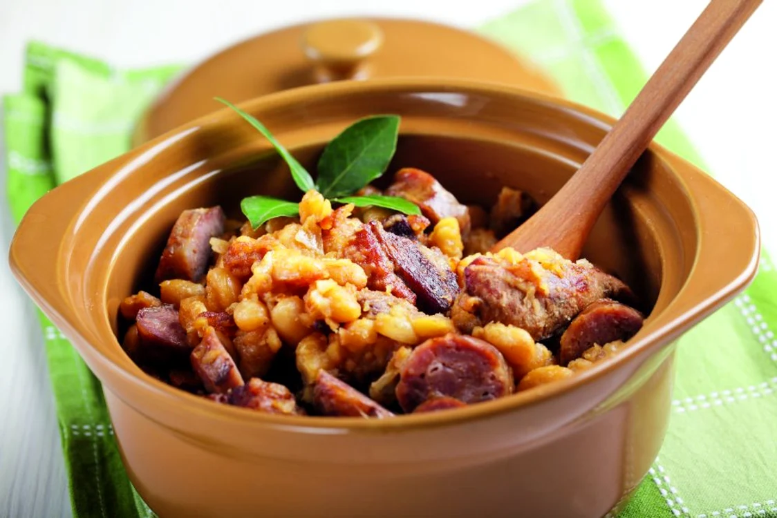 fasole cu carnati si carne de porc jpeg