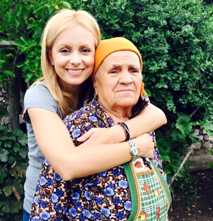 Simona Gherghe și bunica ei, pe care o iubea nespusfoto: Facebook