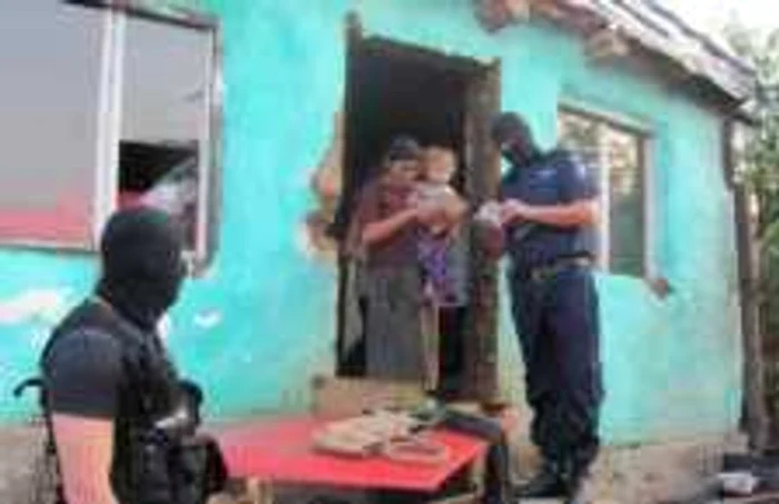 Fetiţa violată are doar cinci ani