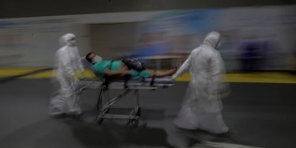 medic pacient covid epa-efe
