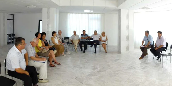 Pensionarii olteni nu s-au sfiit să ridice diverse probleme în faţa reprezentanţilor Guvernului în judeţ