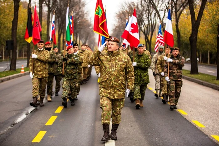Militari din mai multe țări NATO vor defila la București