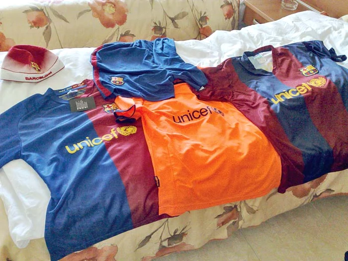 Are o colecţie de 80 de tricouri