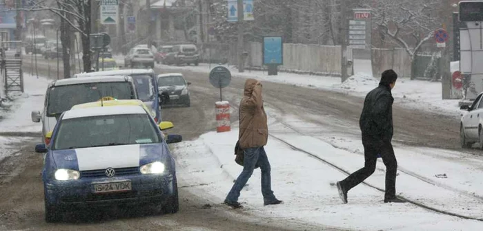 Circulaţie îngreunată din cauza ninsorii