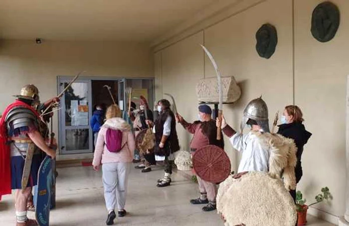 copii în vizita la cetăti dobrogene foto lavinia dumitrascu