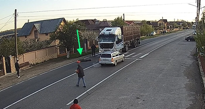 Bătrân spulberat pe trecerea de pietoni, în Picior de Munte. FOTO cronica-gaestiului.ro