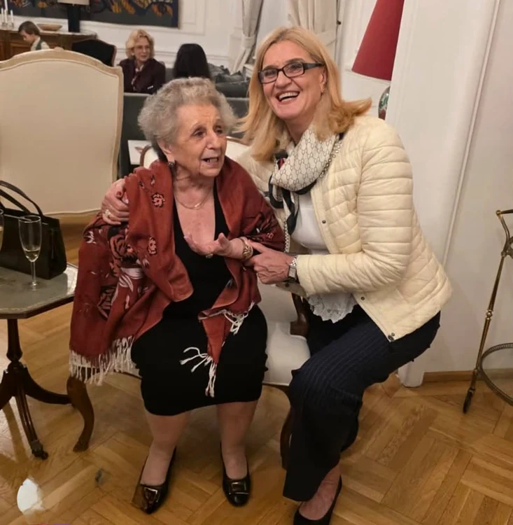 Mama lui Jolyon M’Bei și Elisabeta Lipă.