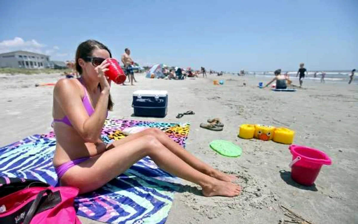 Pregătirile de vacanţă, dar şi comportamentul pe care îl avem în timpul concediului ne sabotează stare de bine în asemenea măsură încât mulţi ajungem să ne îmbolnăvim exact atunci când sperăm să ne relaxăm sau să ne întoarcem la muncă mai obosiţi decât înainte de zilele libere. FOTO postandcourier.com