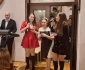 A cântat cu nepoatele, la ziua soțului 