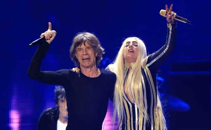 Mick Jagger şi Lady Gaga au interpretat piesa Gimme Shelter“. FOTO Reuters