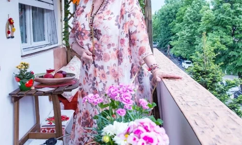 3 corina chiriac scoate o carte 1 jpg jpeg