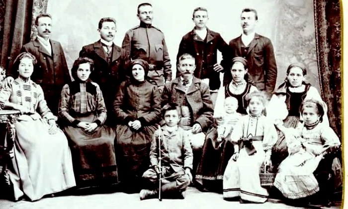 O lume nouă: o poveste de familie din Transilvania în Pennsylvania și înapoi jpeg