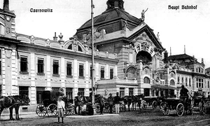 Cernăuţi, gara centrală la 1900  (foto: Wikimedia Commons)