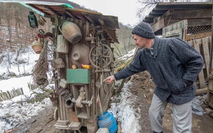 Gheorghe Goia, în cătunul Tătăuș. Foto: Lucian Ignat