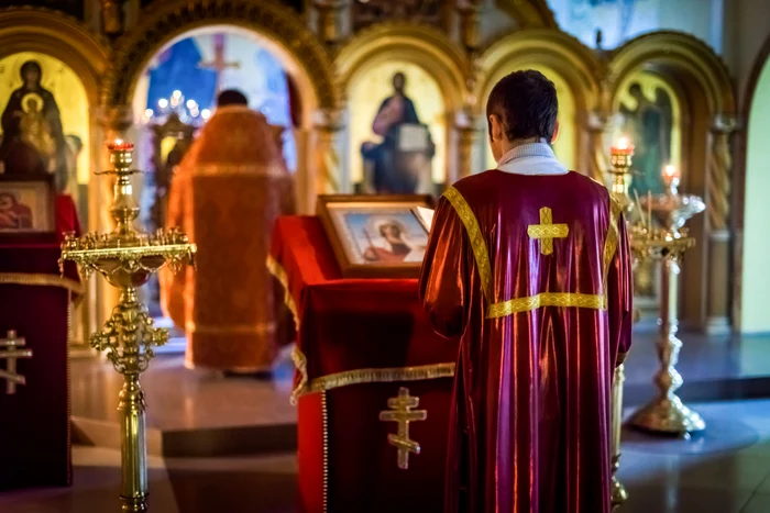 Mulți preoți au trădat credința și în comunism FOTO Shutterstock - Tatiana Skorikova