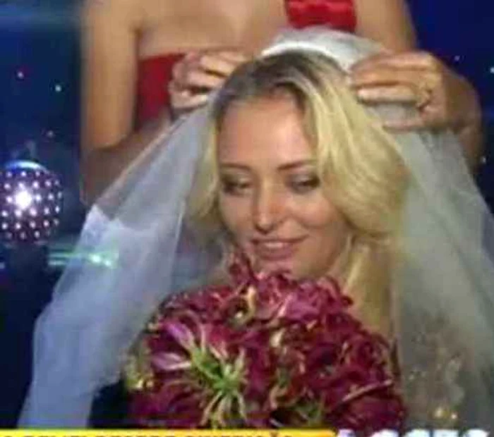 Deliei Matache îi stă bine cu voalul pe cap.
