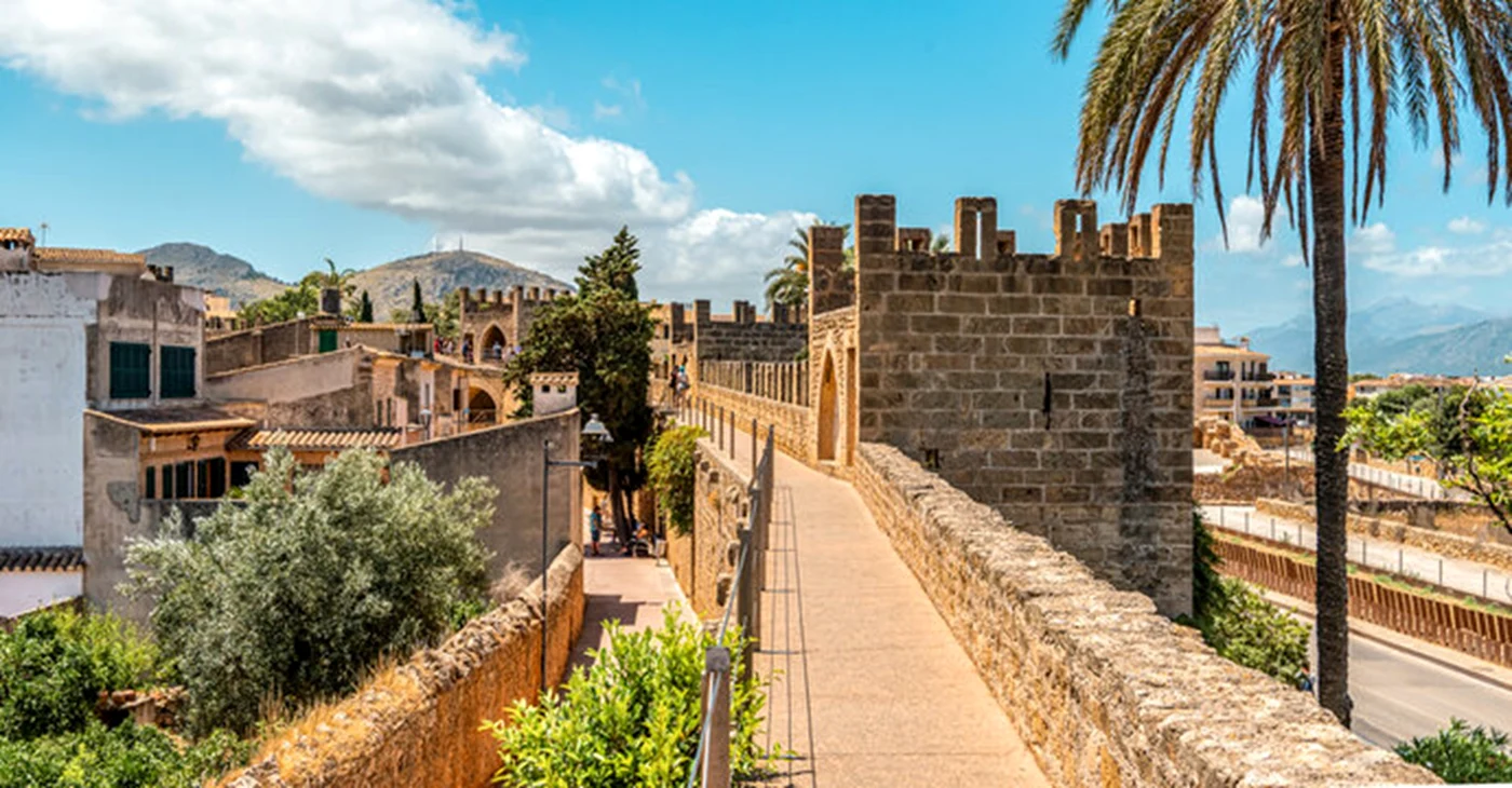 Alcúdia este destinația perfectă în această toamnă / foto: Adobe Stock Images