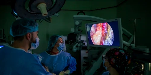 operatie creier prin pleoapa neurochirurg ciobotaru   foto daniel iancu1 jpg