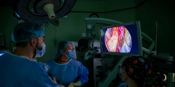 operatie creier prin pleoapa neurochirurg ciobotaru foto daniel iancu1 jpg