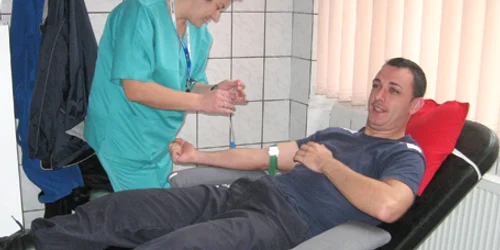 Reşiţenii donează la Centrul de Transfuzie Sanguină