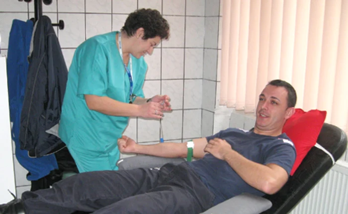 Reşiţenii donează la Centrul de Transfuzie Sanguină