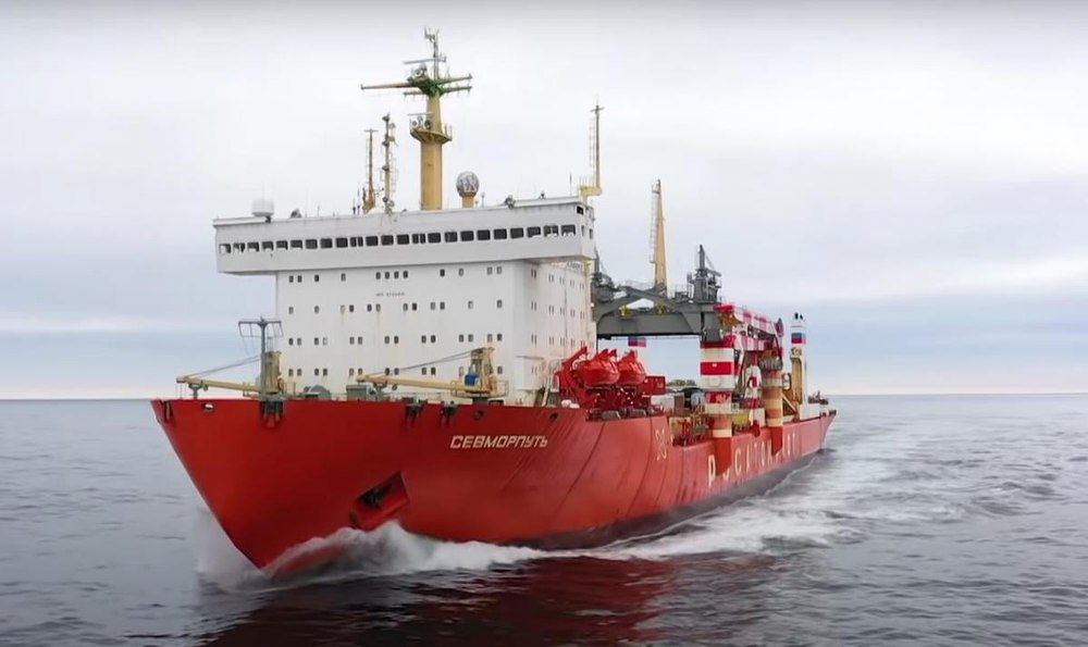 O navă cu propulsie nucleară a fost brusc cuprinsă de flăcări în Murmansk