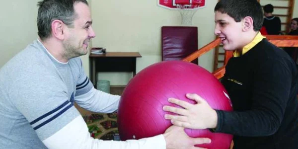 În sala de sport la Centrul de zi „Dr. Innocenzo Fiore“, din cadrul ANCAAR Craiova