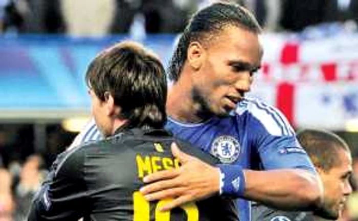 Drogba (dreapta) a câştigat duelul din tur cu Messi   