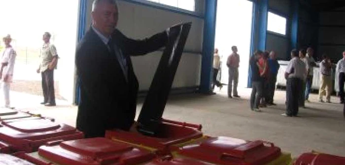 Craiova: Ţăranii sunt poftiţi să arunce gunoiul după normele UE
