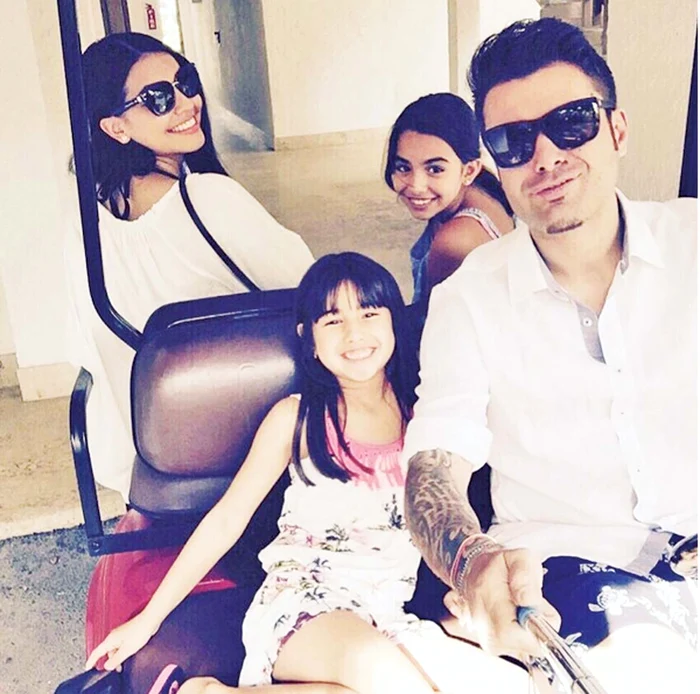 Sandra le-a cunoscut pe fetele lui Mutu în vară, când l-a însoţit pe fotbalist în Republica Dominicană